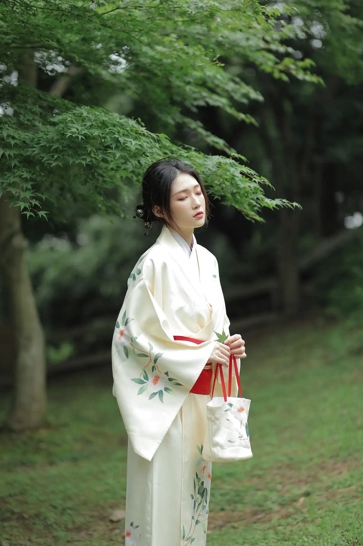 [YITUYU] 2022.01.08 Vol.611 – April Peach Forest Liuliu#[35P]-22